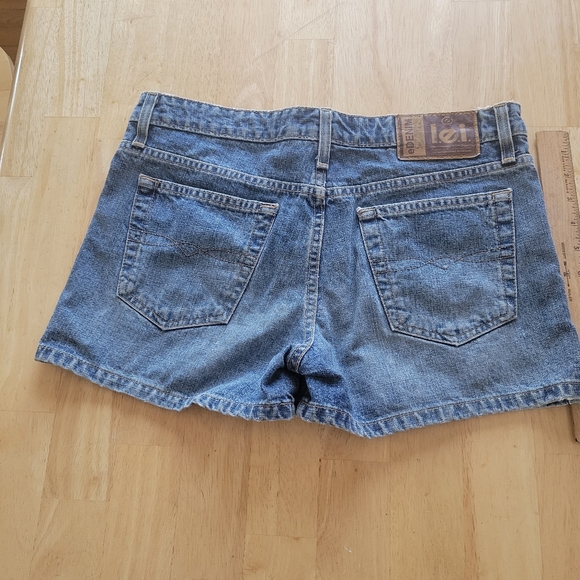 l.e.i. Jean shorts size 9 - Picture 2 of 6